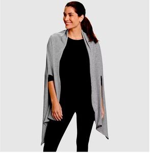 Eddie Bauer Women’s Daisy Wrap/poncho. Light Grey
